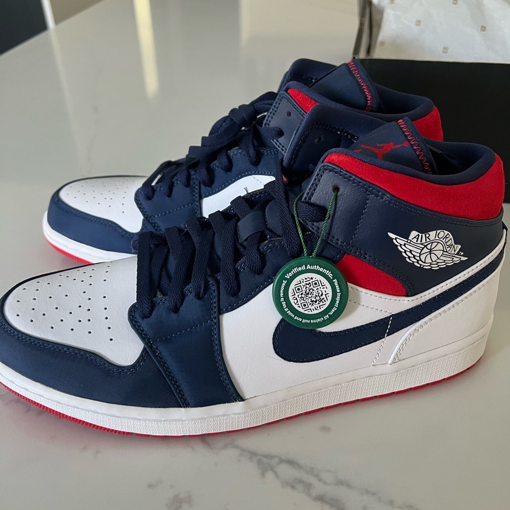 Air Jordan 1 MID SE USA
